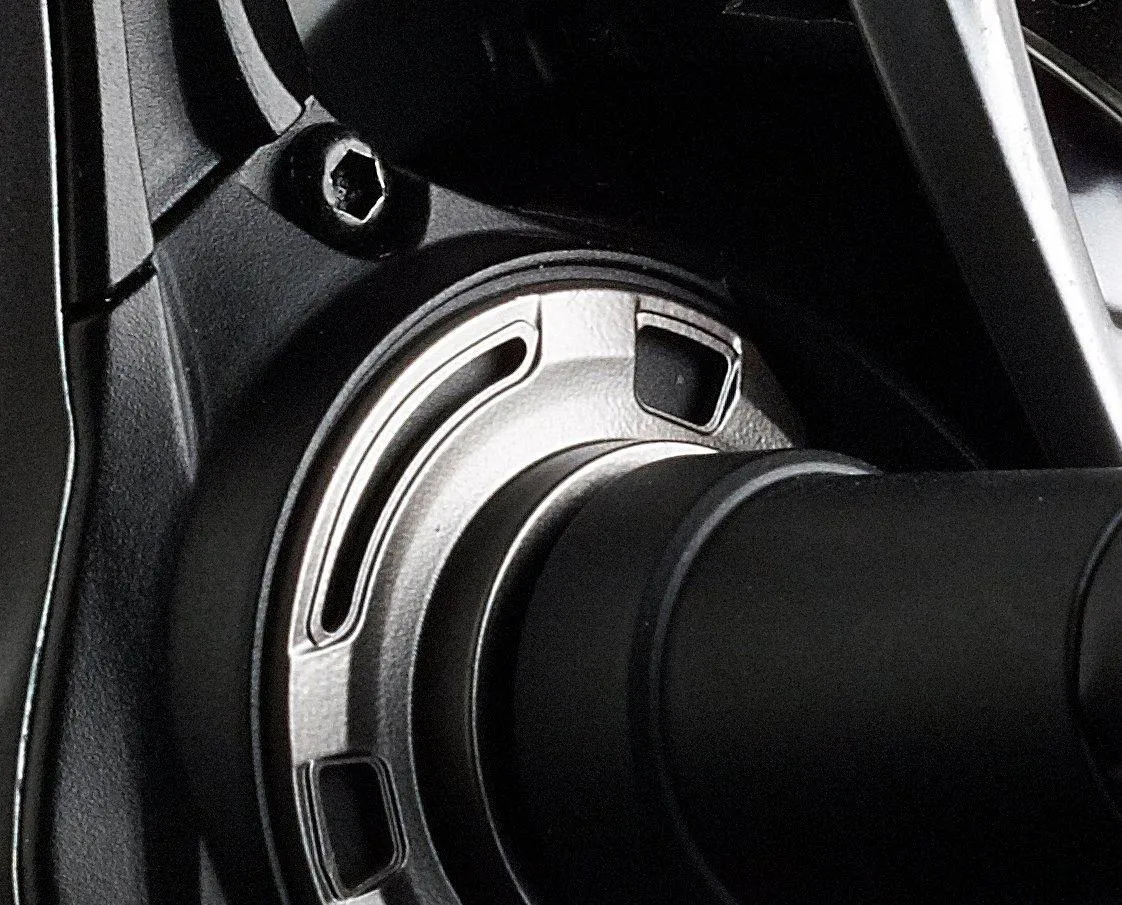 Savage Gear SG4 Spinning Reels 3000 730g Diecast aluminium handle 9