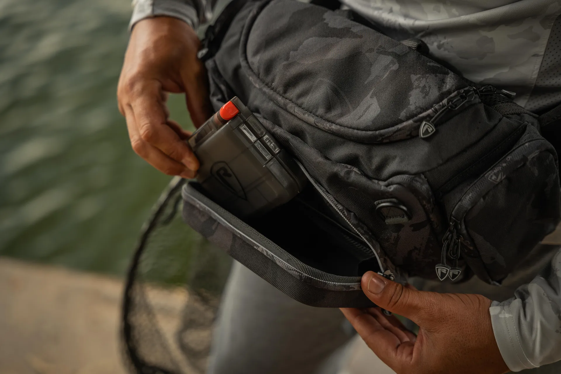 Fox Rage Camo Voyager Belt Bag 68x21x18cm