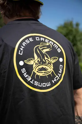 Black Cat Chase Dreams Black Tee 100% Cotton L