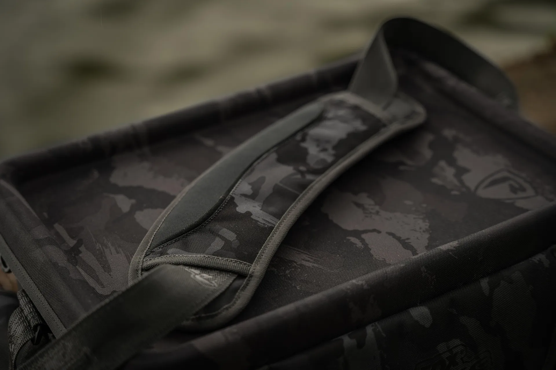 Fox Rage Camo Voyager Moulded XL 50x33x31cm Carryall