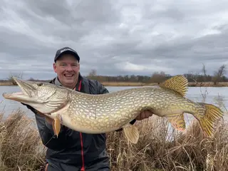 Hecht vom Ufer- Diese Köder müssen mit!