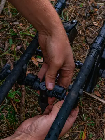 Fox Black Label QR Buzz Bar 2 Rod Adjustable 14.5–16cm Aluminium