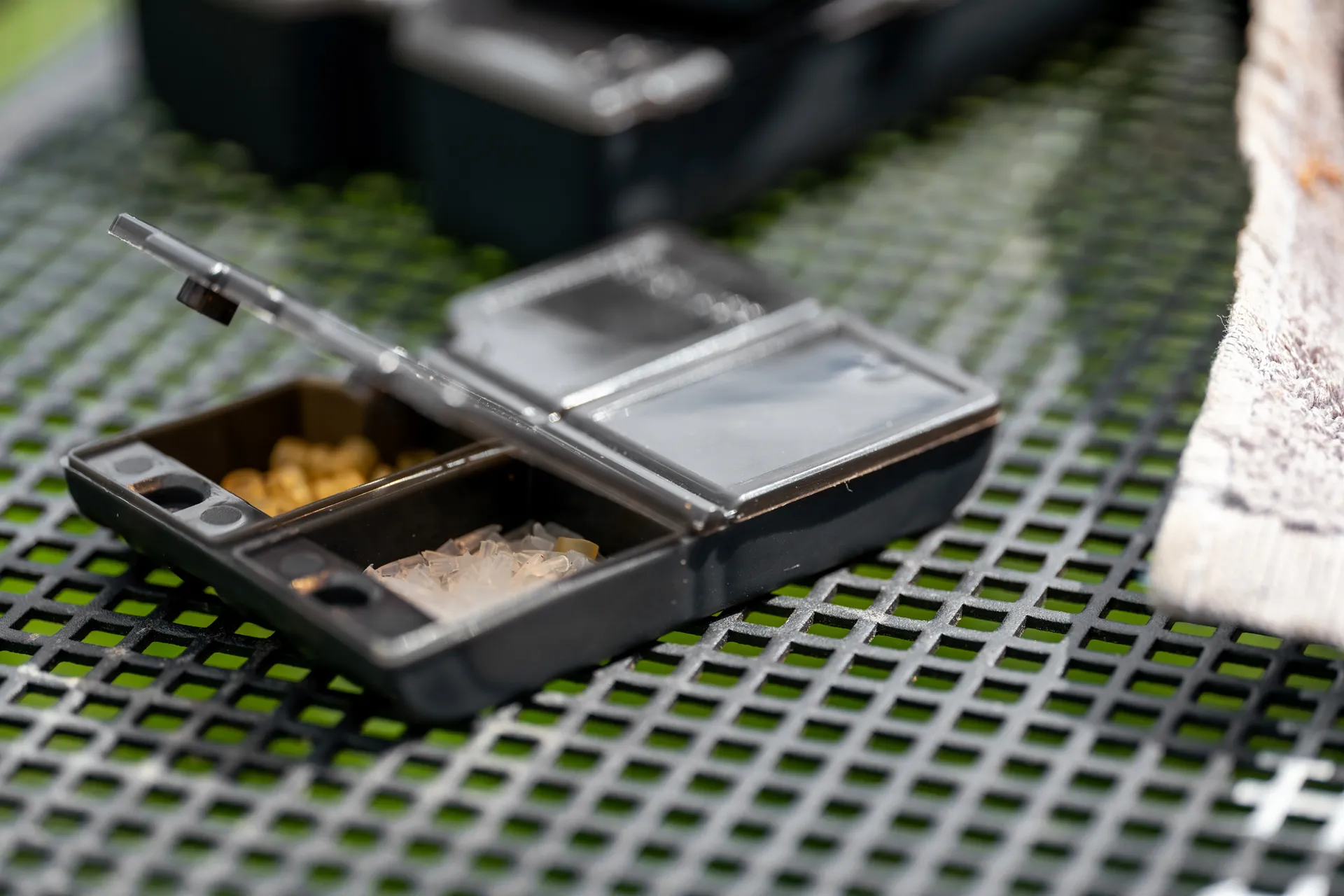 Preston Accessory Box Köderbox 4 Compartment Shallow Magnetic