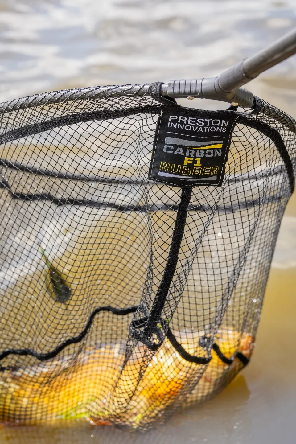 Preston Carbon F1 Kescher 46cm Latex