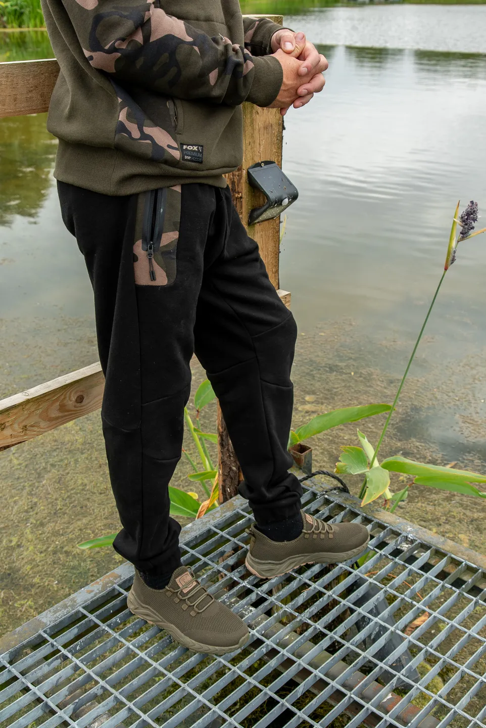 Fox Premium 310 Joggers L Black Camo