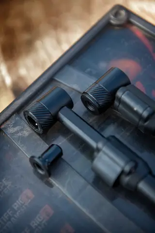 Fox Black Label QR Buzz Bar 3 Rod Adjustable 25–28cm Aluminium