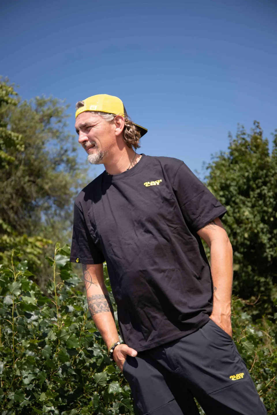 Black Cat Chase Dreams Black Tee L