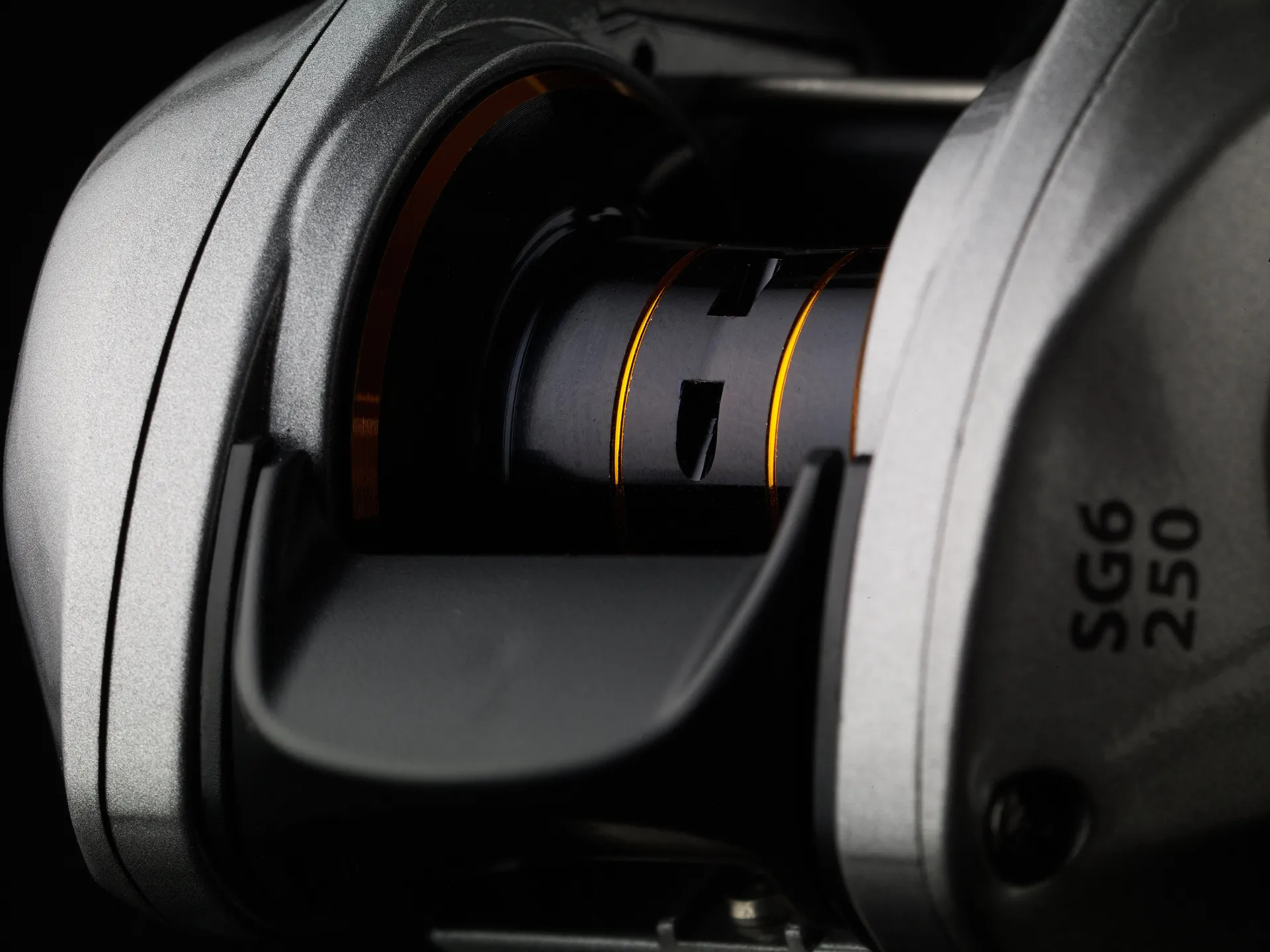 Savage Gear SG6 Baitcasting Reels 250 6.6:1 192g 6kg 70cm