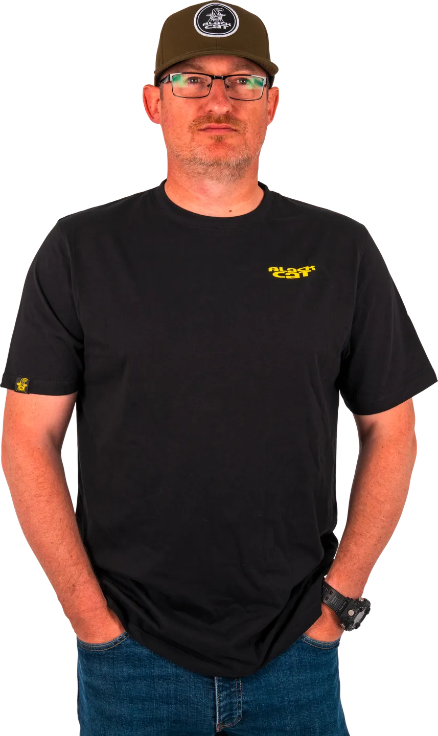 Black Cat Chase Dreams Black Tee XL